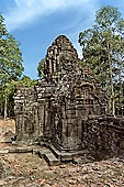 Ta Som temple - western gopura of the third enclosure.